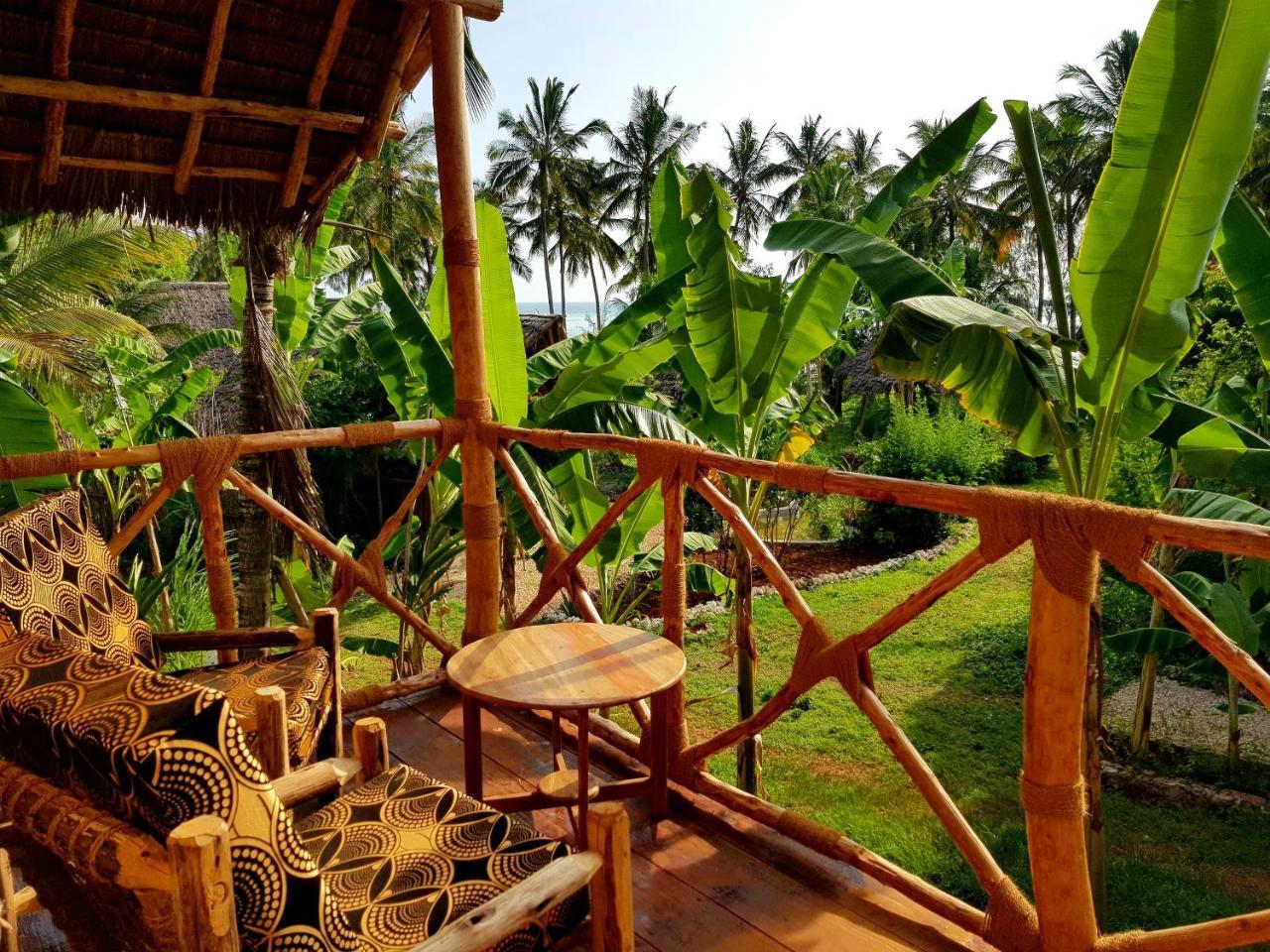 Coco Reef Lodge *